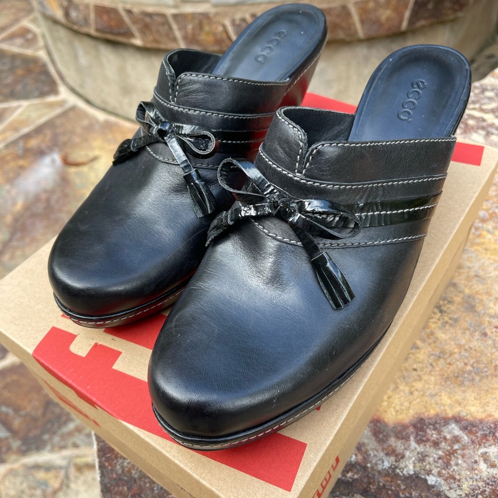 ECCO BLACK LEATHER WEDGE MULE CLOG TASSEL’S SLIP ON~SLIP ON WOMENS SZ.EU 40 US 9